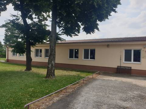  PREDAJ: Administratívna budova, blízko centra - Komárno