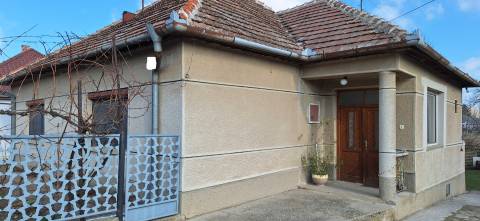  PREDANÉ : Rodinný dom s pozemkom, 2 000 m2 - CHOTÍN