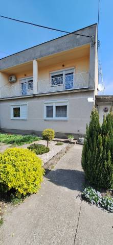  PREDAJ: Rodinný dom so záhradkou, garáž - BRESTOVEC,  okr. KN