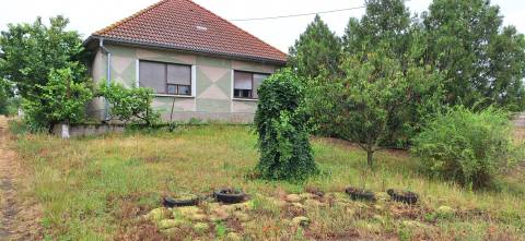  PREDAJ: Rodinný dom s pozemkom 3 400 m2 - SVÄTÝ PETER, okr. KN