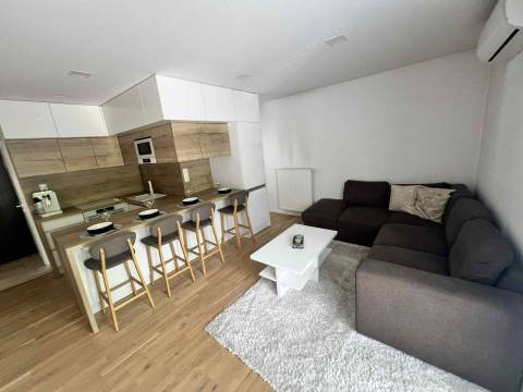  PREDAJ: 3 izbový luxusný byt s balkónom - Komárno