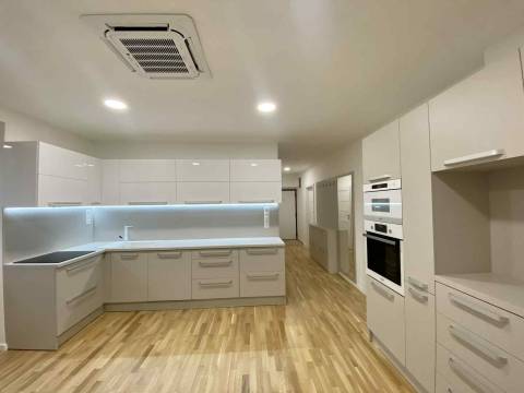  PREDAJ: 2 izbový luxusný byt, 86 m2 - KOMÁRNO