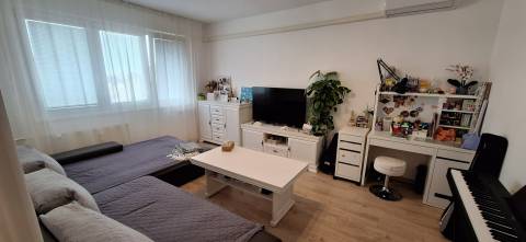  PREDANÉ: 2 izbový byt, komplet.rek. - KOMÁRNO