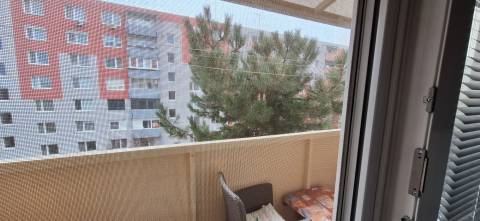  REZERVOVANÉ : 2 izbový veľkoplošný byt ,65 m2 s balkónom - KOMÁRNO