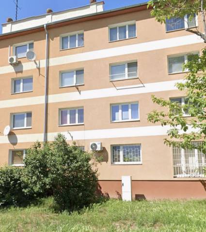  PREDAJ: 2 izbový tehlový byt, 58 m2 - Komárno