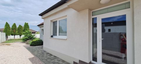  PREDAJ: 5 izbový rodinný dom s pozemkom - OKOČ, okr. DS