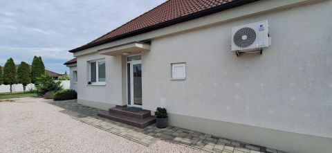 PREDAJ: 5 izbový rodinný dom s pozemkom - OKOČ, okr. DS