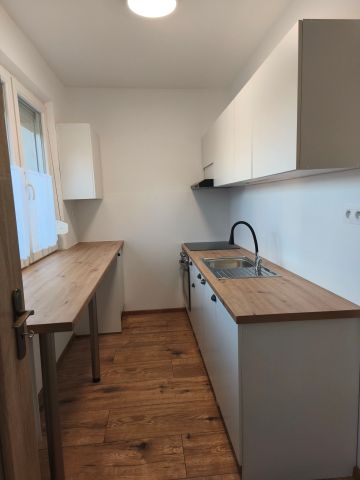  PRENÁJOM: 1 izbový byt, kompletná rekonštrukcia - KOMÁRNO