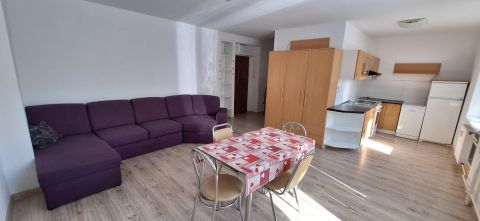  PREDAJ: 2 izbový tehlový byt, 54 m2, kompletná rekonštr.  - KOMÁRNO