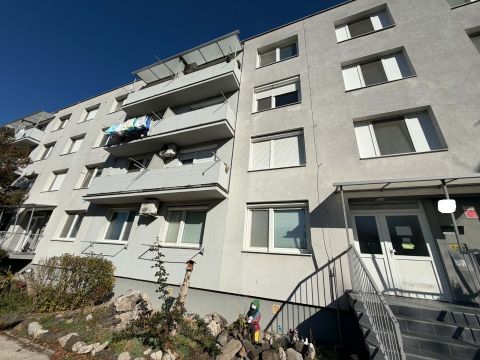  PREDAJ: 1 izbový byt s balkónom, 34 m2 - KOMÁRNO